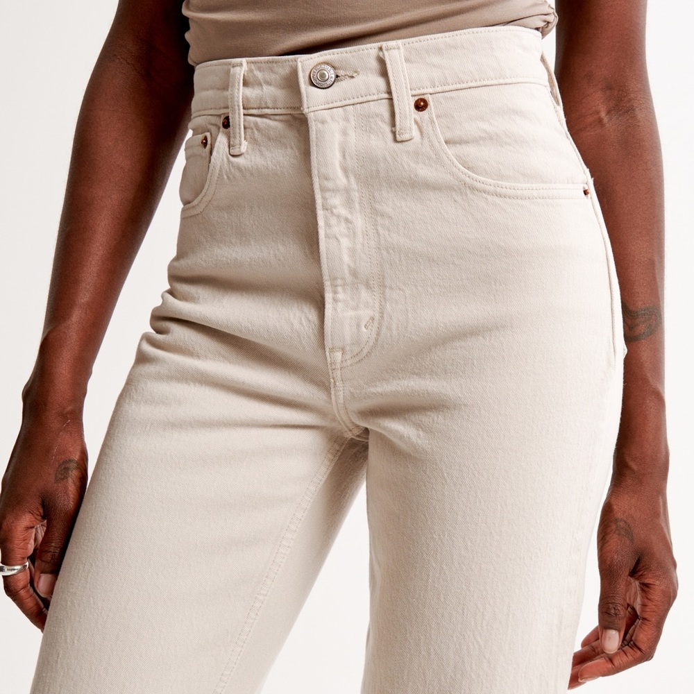 Abercrombie & Fitch Ultra High Rise 90s Straight Jean. Color: Stone